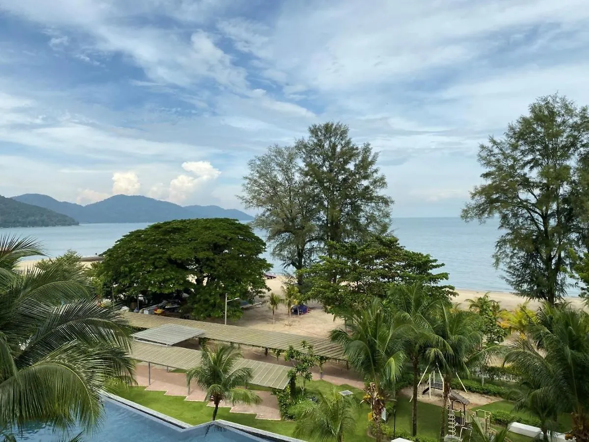 By The Sea - Penthouse 3 Bedroom Batu Ferringhi Apartment