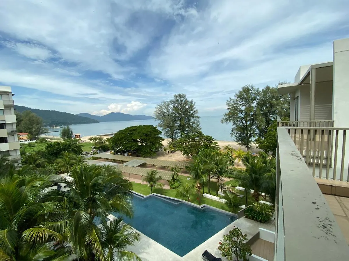 By The Sea - Penthouse 3 Bedroom Batu Ferringhi Apartment